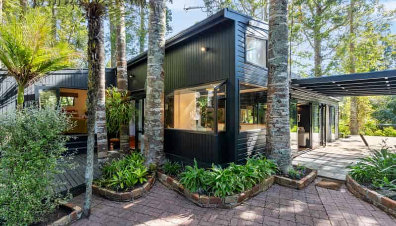 34 Hollywood Avenue, Titirangi