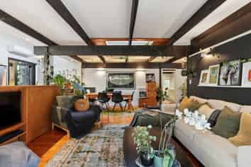 34 Hollywood Avenue, Titirangi