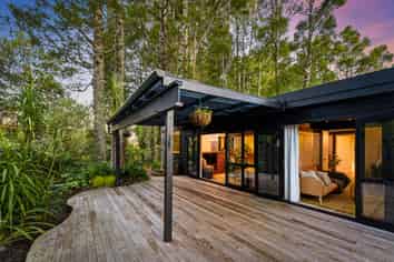 34 Hollywood Avenue, Titirangi