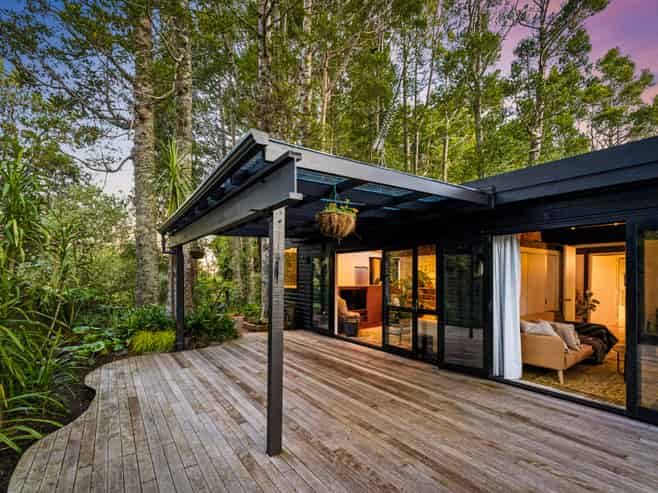 34 Hollywood Avenue, Titirangi