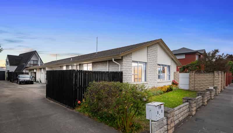 1/15 Peverel Street, Riccarton