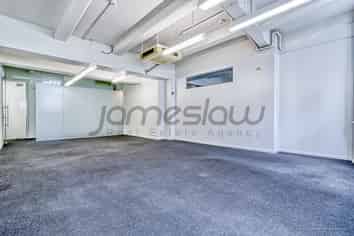 Stunning Office in Trendy High Street 