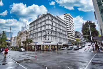 Stunning Office in Trendy High Street 