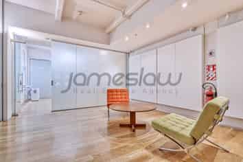 Stunning Office in Trendy High Street 