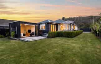 29 Main Road, Redcliffs