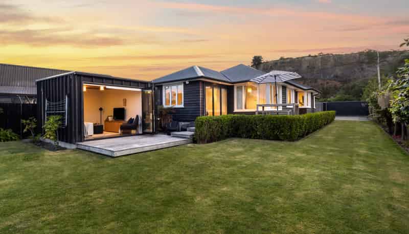 29 Main Road, Redcliffs