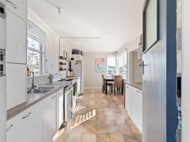 15 Sinclair Avenue, Highbury