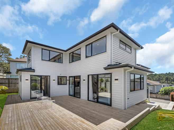 13 Golden Morning Drive, Albany