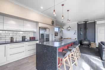 775 Queens Drive, Waikiwi