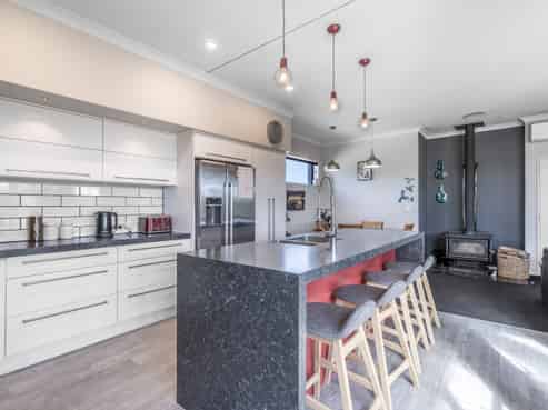 775 Queens Drive, Waikiwi