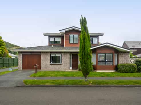 8 Furlong Crescent, Churton Park