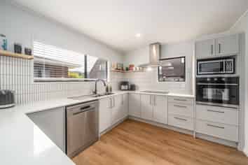 8 Furlong Crescent, Churton Park