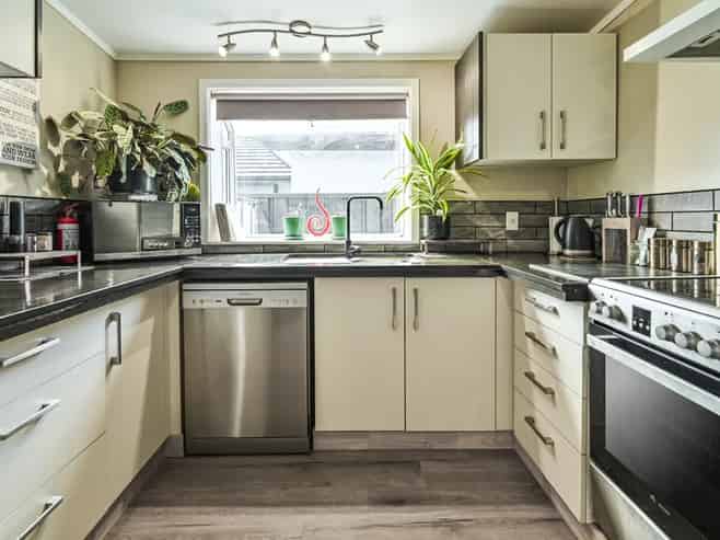 700 Buller Street, Akina