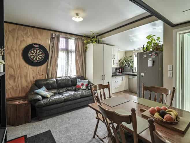 700 Buller Street, Akina