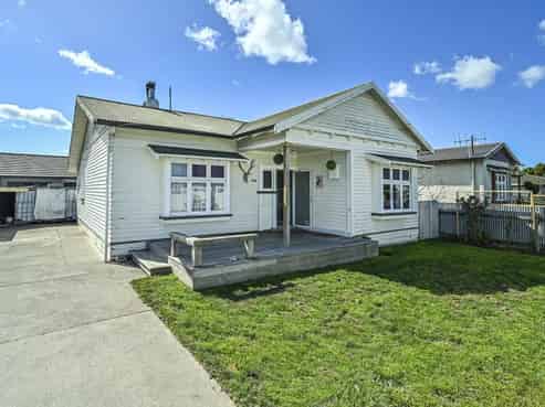 700 Buller Street, Akina