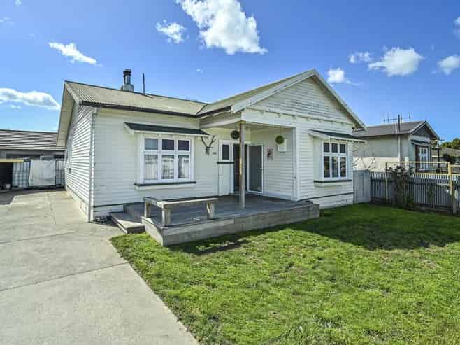 700 Buller Street, Akina