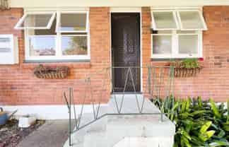 2/14 Milton Road, Mount Eden