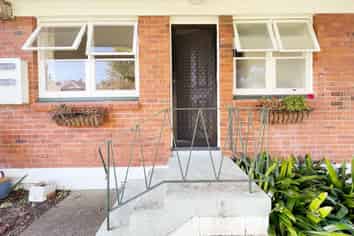 2/14 Milton Road, Mount Eden