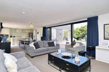 102 Hills Road, EDGEWARE