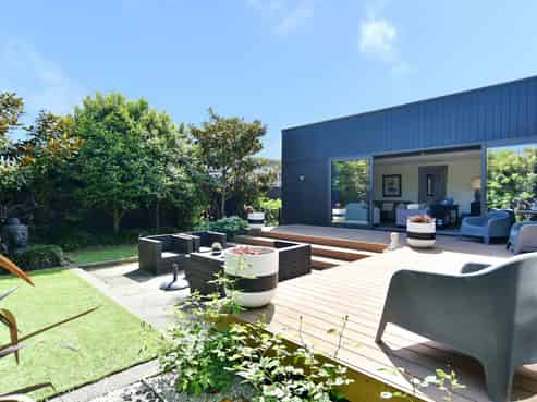 102 Hills Road, Edgeware