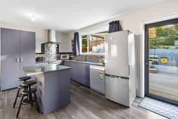 15 Sherratt Street, West End