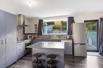 15 Sherratt Street, West End