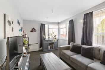 15 Sherratt Street, West End