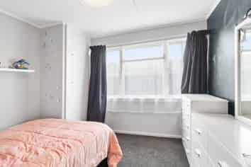 15 Sherratt Street, West End