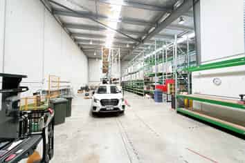 Modern Penrose Industrial Unit | 747 m2