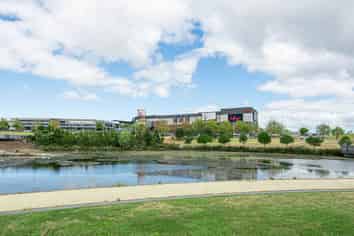 205/1 Rose Garden Lane, Albany