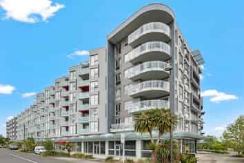 205/1 Rose Garden Lane, Albany