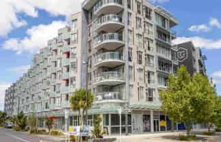 205/1 Rose Garden Lane, Albany