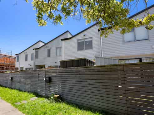 1B Sirius Place, Botany Downs
