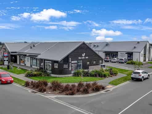 Multi-tenanted suburban retail complex