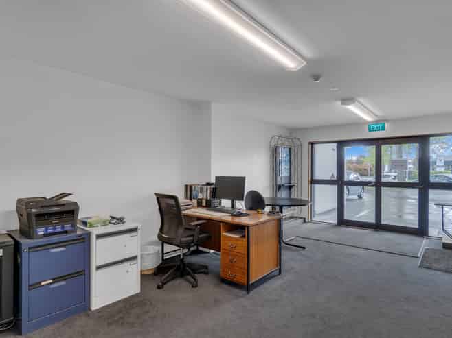 High profile office/warehouse – Birmingham Drive