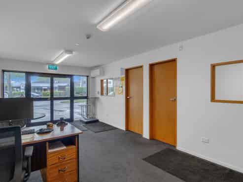 High profile office/warehouse – Birmingham Drive