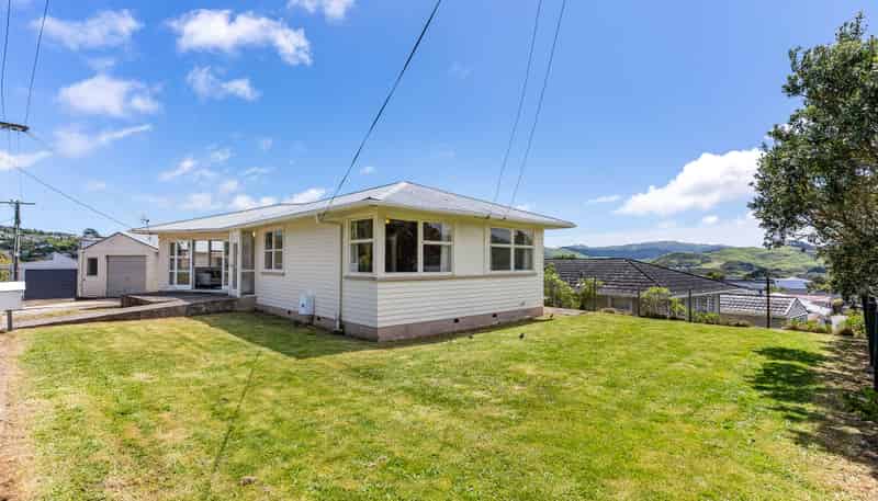 2 Christopher Way, Paparangi