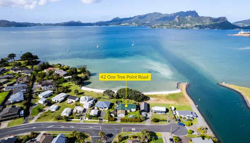42 One Tree Point Road, One Tree Point