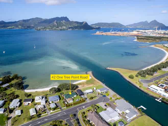 42 One Tree Point Road, One Tree Point