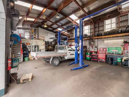 Owner occupy or invest in pole position