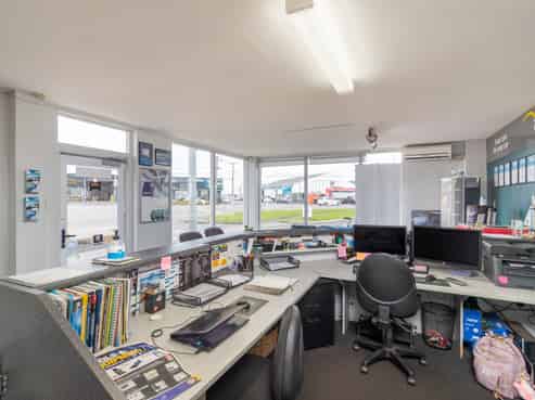 Owner occupy or invest in pole position