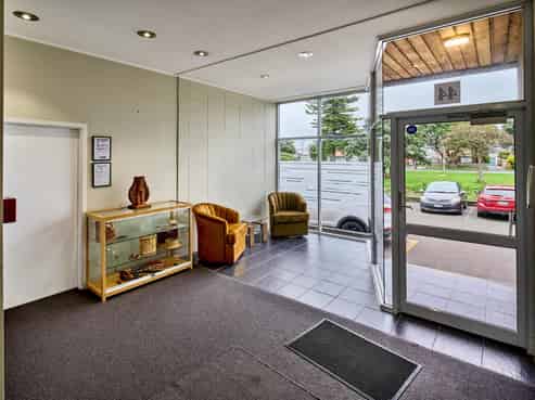 Fully tenanted office investment