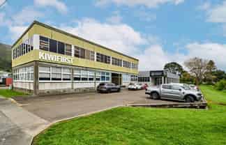 Fully tenanted office investment