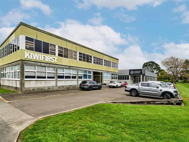 Fully tenanted office investment