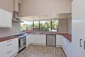 1001 Southland Road, Raureka