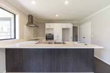 12 Teafields Court, Huntington