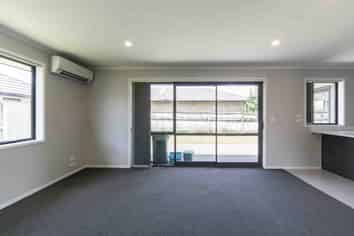 12 Teafields Court, Huntington