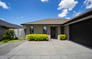 12 Teafields Court, Huntington