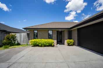 12 Teafields Court, Huntington