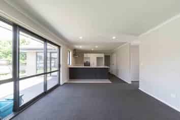 12 Teafields Court, Huntington